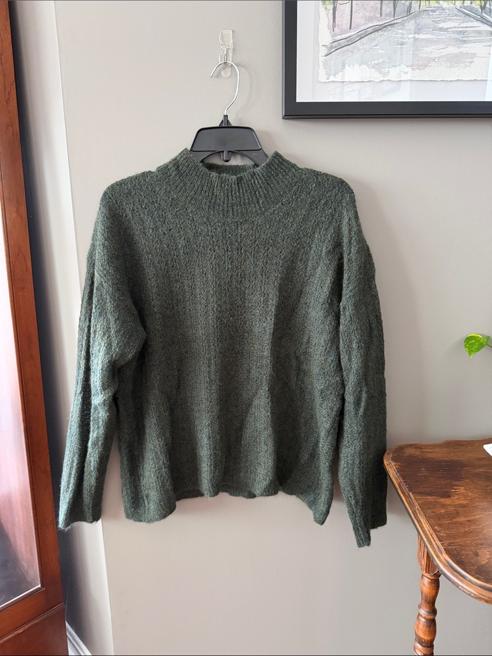 Women’s J McLaughlin Mohair  Crewneck Sweater in Olive Green. Size Large